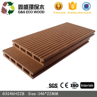 خاکستری تیره تخته های عرشه کامپوزیتی توخالی WPC سنباده کاری درپوش دار