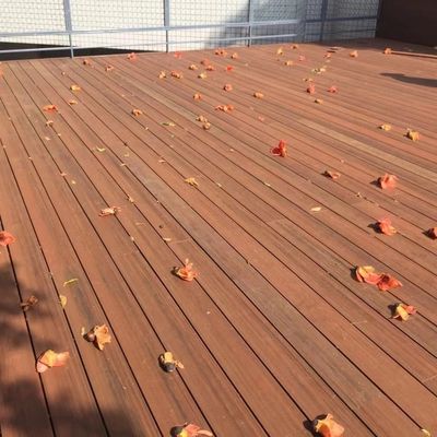 غیر شیمیایی WPC Co Extrusion Decking Wood Plastic Composite Boards 25mm